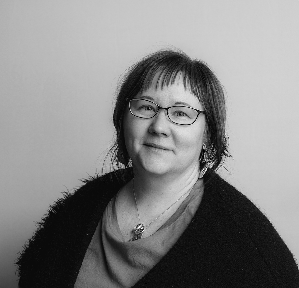 Stina  Lindblom-Zhakata